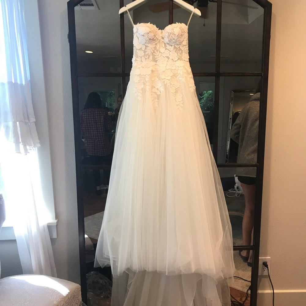 Wedding dress. Mira zwillinger